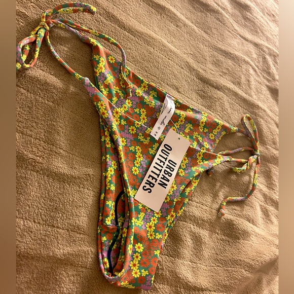 Urban Outfitters Out From Under Bikini Bottoms Sz Medium - Picture 5 of 7